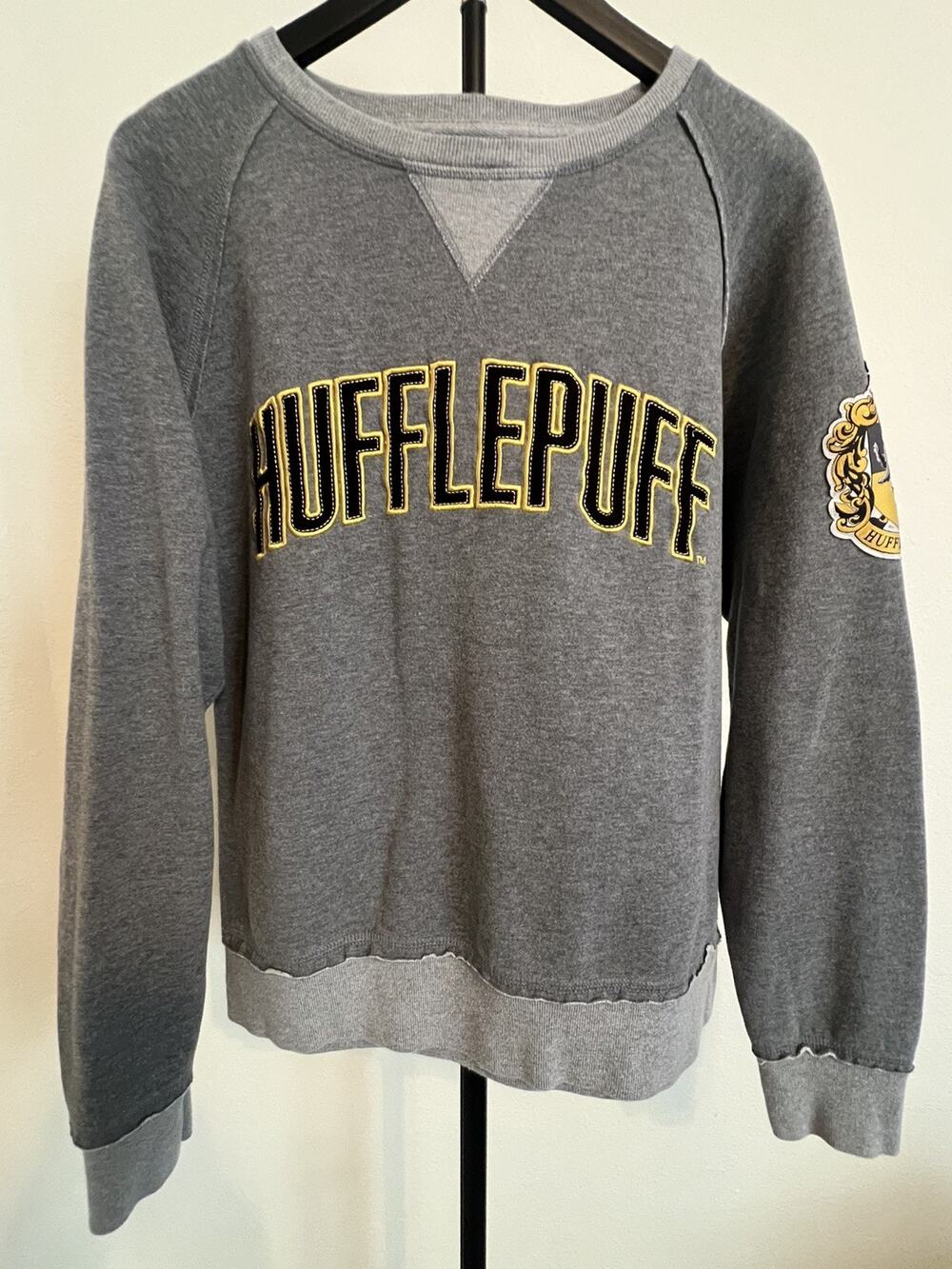 Universal Studios Wizarding World of Harry Potter Sweatshirt Adult M Hufflepuff